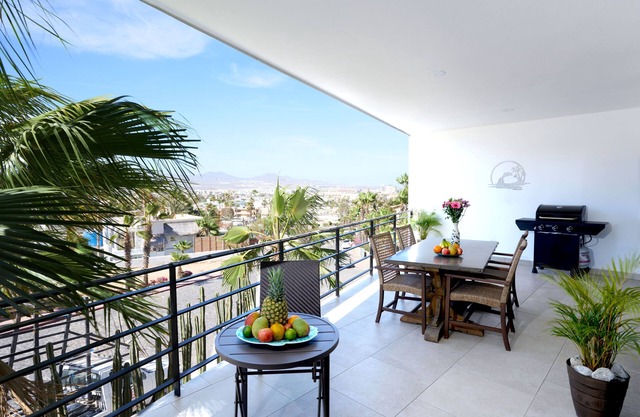 Stylish Pedregal Condo, Walk to Downtown & Marina, Top Restaurants & Nightlife
