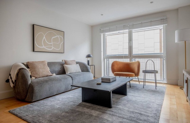 Stylish Pimlico 2BR w/Concierge, nr Victoria Station, by Blueground