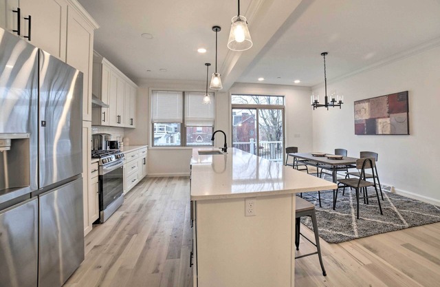 Stylish Pittsburgh Townhouse w/City Views!
