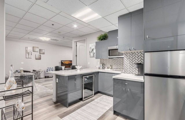 Stylish & Prestigious 2 Bed 2 Bath-On The Avenue