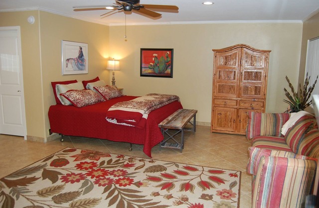 Stylish Remodeled Studio Suite in the Foothills - Convenient Location