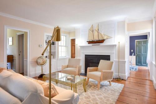 Stylish Retreat 2 mi to Beach