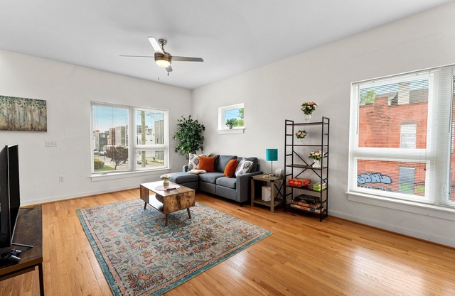 Stylish RVA Rooftop Retreat - 3BR, 3BA, King Bed, Sleeps 6 & Free Parking!