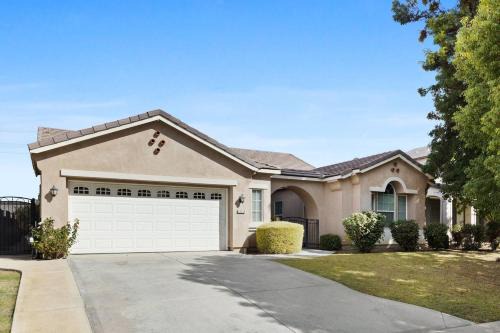 Stylish Silver Falls 4BR KING Master Game Room