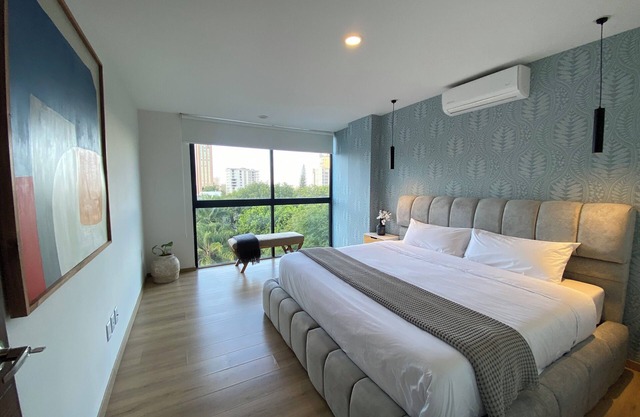 Stylish Sky Suite/Daily Clean