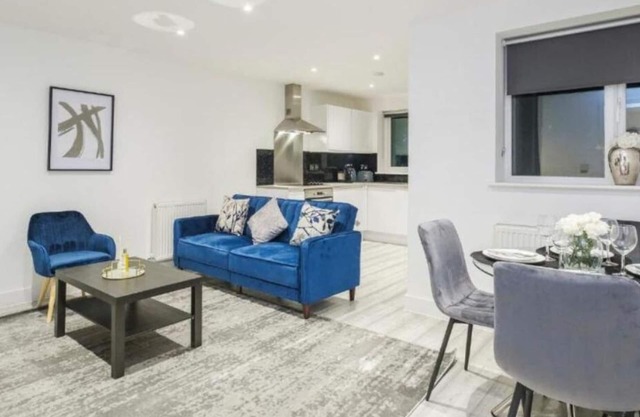 Stylish & Sleek 1BR City Centre Nr High St & Southend Beach by Luxiety Stays