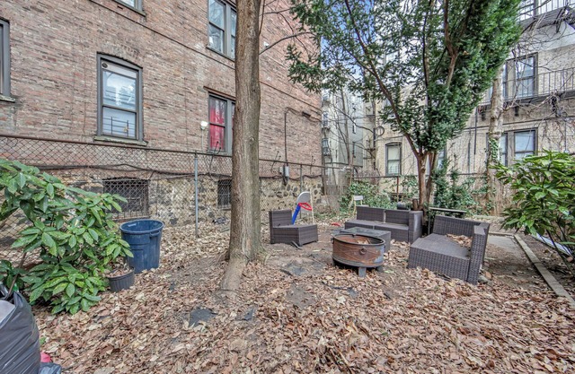 Stylish & Spacious 4-Bedroom Townhouse with A/C and backyard- family friendly!