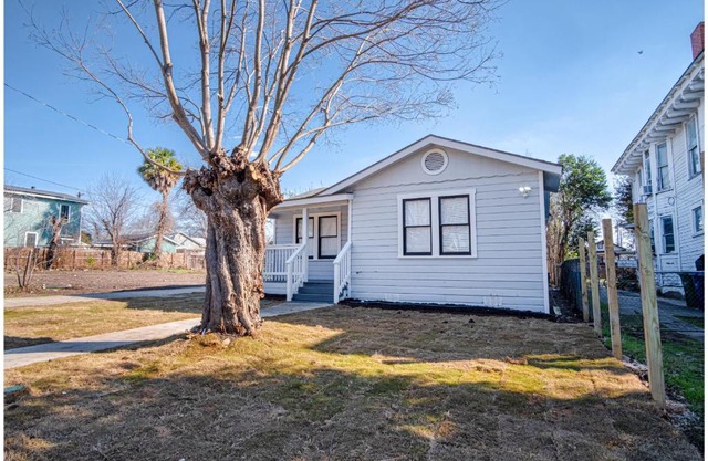 Stylish Spacious Comfort 4BR3BA Downtown Gem