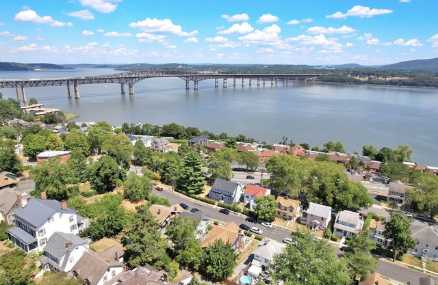 Stylish & Spacious House w/Hudson River Views