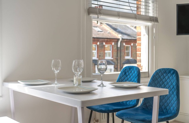 Stylish split-level 2BR near Queen’s Park – bright, modern & well-connected