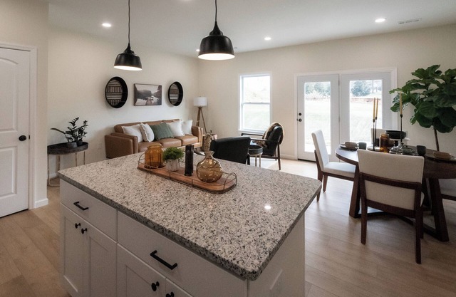 Stylish stay in between Downtown Knoxville and the Smokies!
