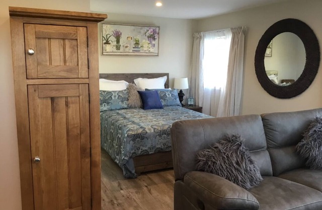 Stylish studio in peaceful Glendowie