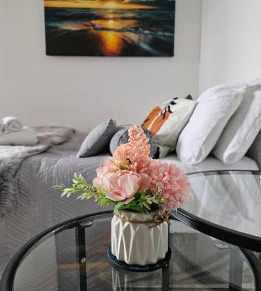 Stylish Studio near Kensal Green (E)