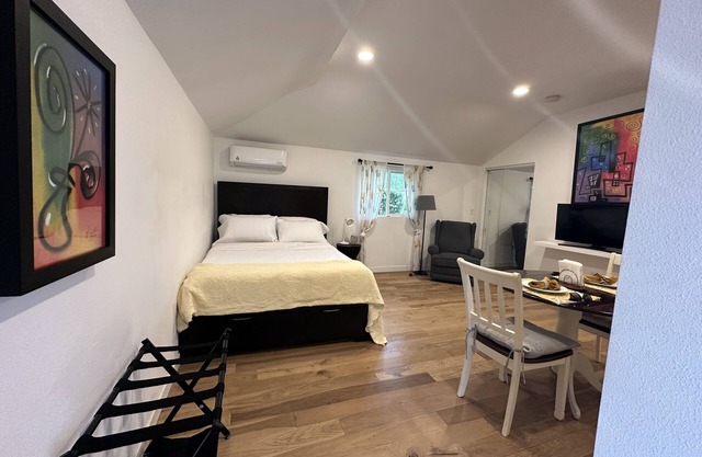 Stylish studio nestled in the heart of Eagle Rock, CA