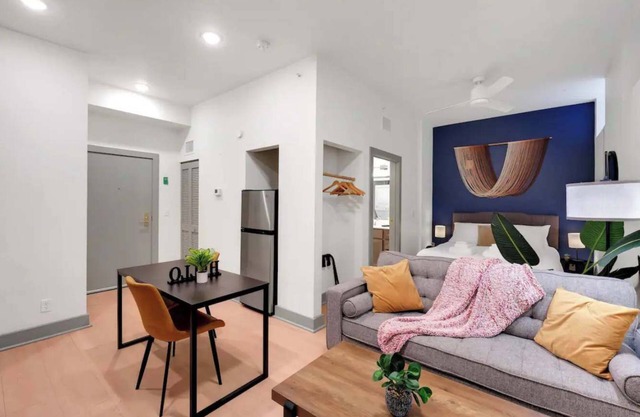 Stylish Studio w/Free Parking | Medical District