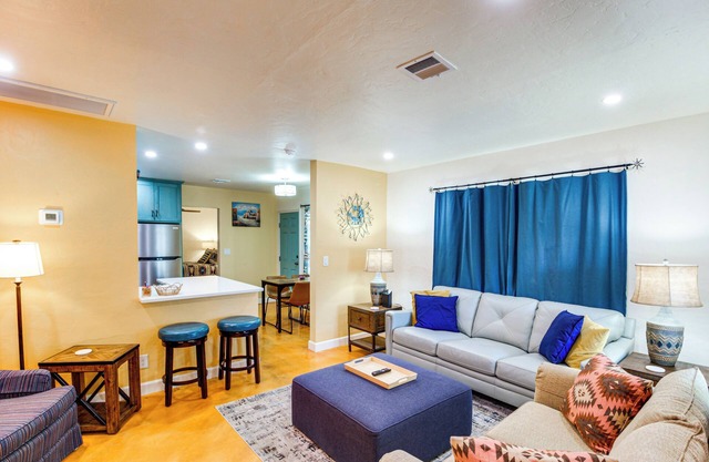 Stylish Tucson Townhome < 1 Mi to Arizona Stadium!