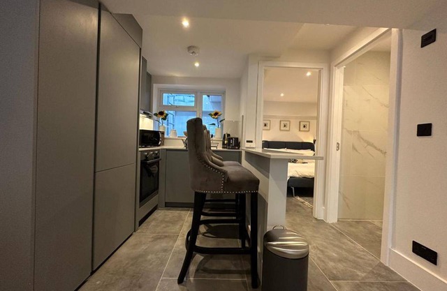 Stylish Two Bedroom House In Kilburn