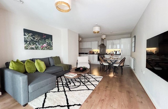 Stylish Urban Sanctuary with Parking