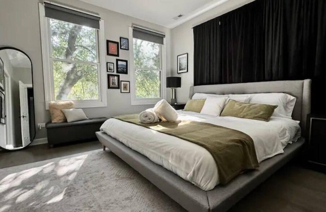 Stylish Wicker Park Home with Garage