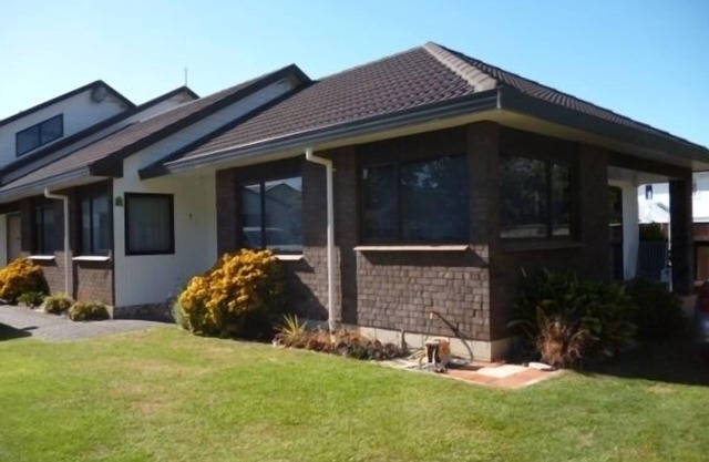 Sunny and well appointed Kairakau beach house. Sleeps 7