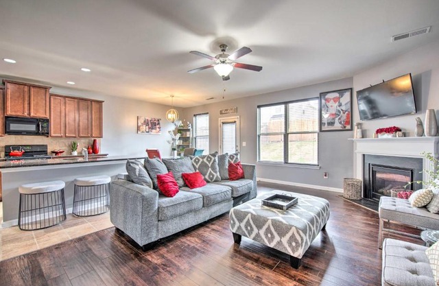 Suburban Atlanta Vacation Home about 3 Mi to Airport!