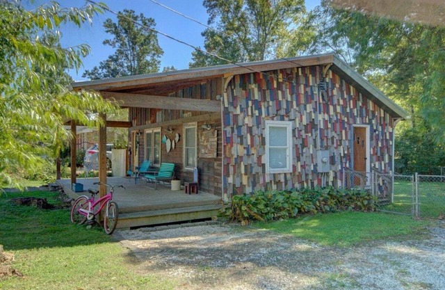 Sugar Shack Downtown Brevard Pets OK, Fire Pit, Fenced Yard, Bike Storage, Free Biltmore Pass