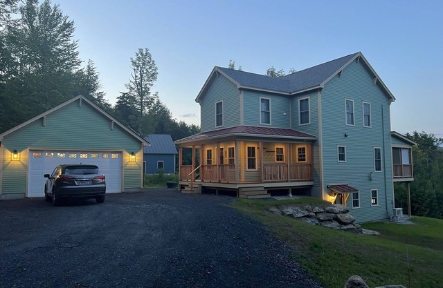 Sugarbush Resort - Gorgeous Home 1/2 mile from the Base of Mt. Ellen.
