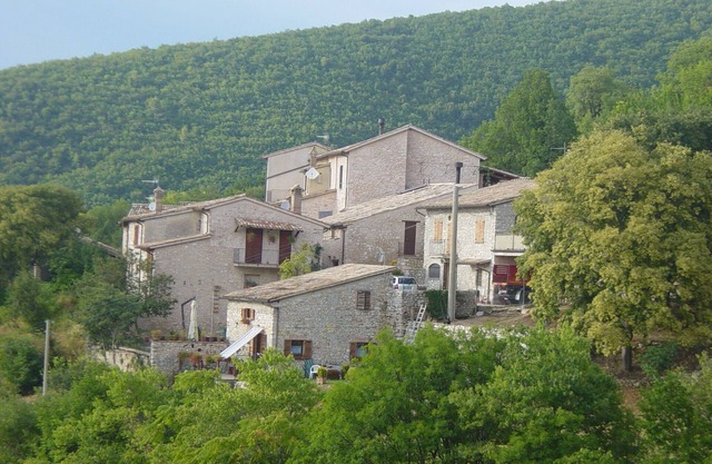 Suggestive mountain house, in stone of 110sqm within a medieval village