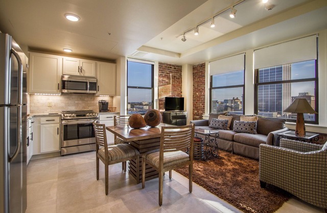 Suite 9G RESIDENCES 221