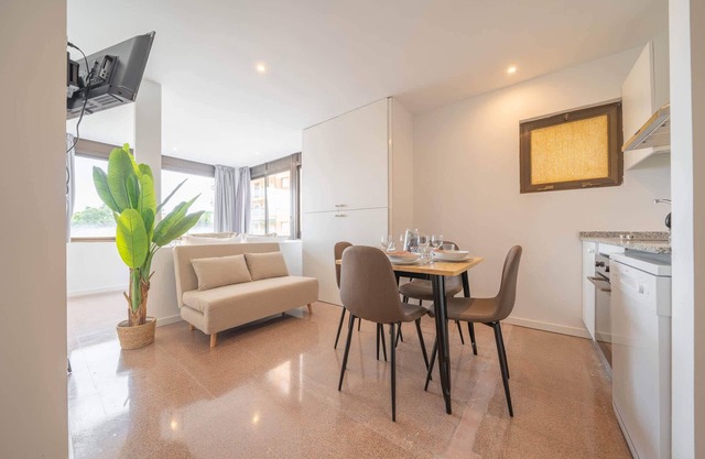 Suite Catalan Lux Apt, centrally located, close to the sea & Aircon