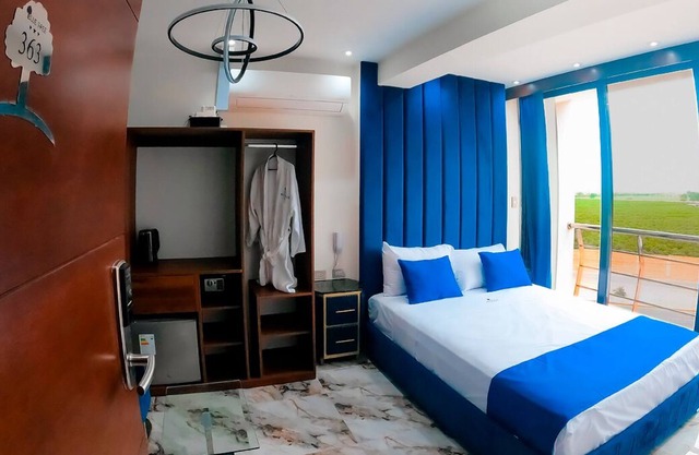 Suite con jacuzzi y balcón