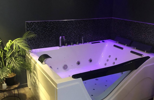 Suite Pour 2 Avec Jacuzzi Privatif