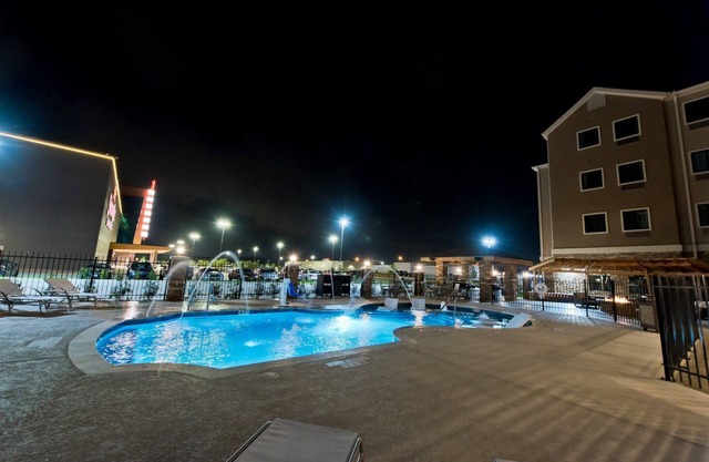 Suite with Air-Conditioning + Complimentary Breakfast | Pool Access Included!