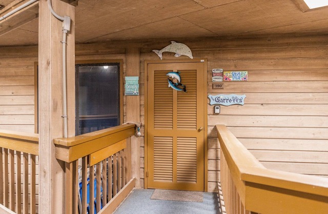 SUMMER DEAL! PRICE DROP ON THIS GORGEOUS CONDO! ENJOY ALL THE AMENITIES!