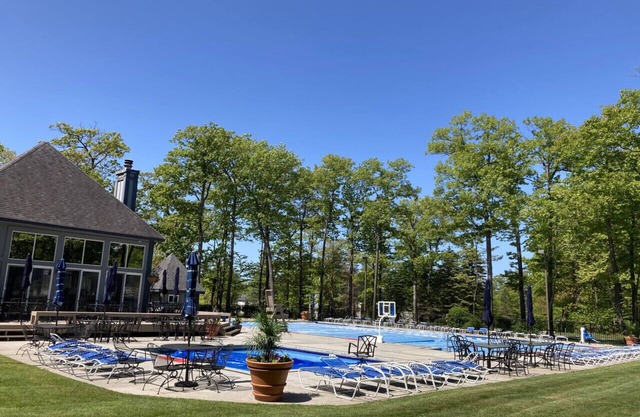 🎯 Summer Fun HQ – Walk to Pool, Pond Views & Family Comfort 🏞️