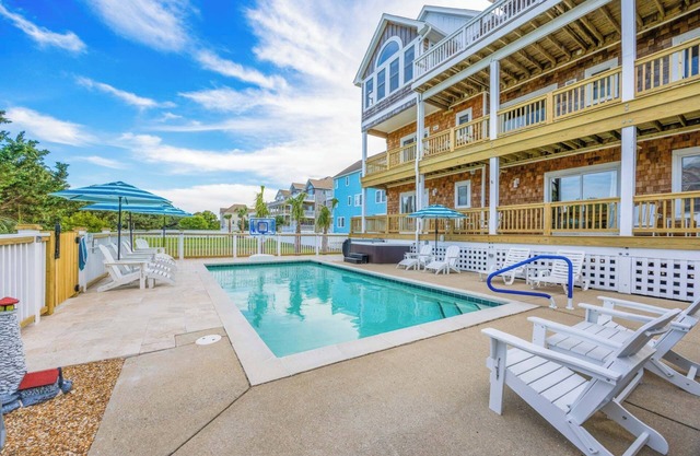 SUMMER SAVINGS Semi-Soundfront Dog Friendly w Pool, Elevator, Boat Ramp, Hot Tub