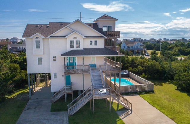 SUMMER SAVINGS-Sound Views, Dog Friendly w/Private Pool, Hot Tub, & Boat Access