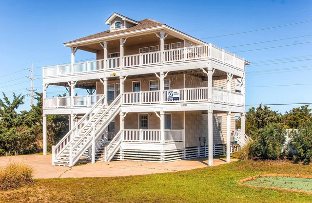 SUMMER SAVINGS - Soundside Dog Friendly Home w/Pool, Hot Tub, Putting Green