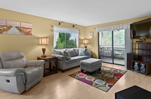 Summer Tree Village J5-2BR/2BA condo in Shore Drive