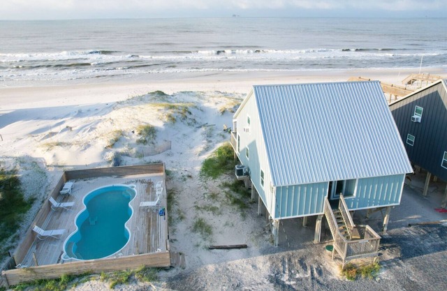 Summer Wind- Direct Beachfront, Shared Pool