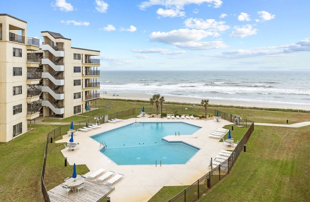 Summer Winds 436B- 2BR Condo w/Ocean Views & Pools!