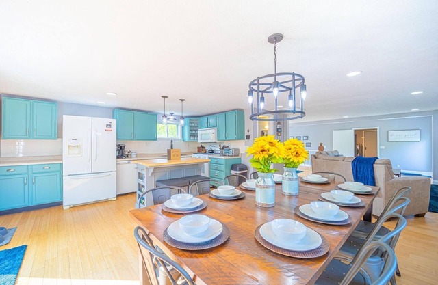 Summer Winterland Retreat-Hot Tub, Dogs, Boyne, Charlevoix, Petoskey, Skiing