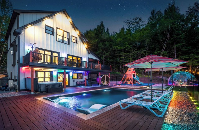 SummerFun! NEW Pool, JungleGym, Dome, HotTub&Sauna, Sleeps16+
