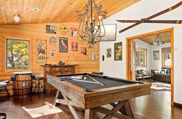 Summit Pine Lodge – 2 Minutes to Snow Summit!