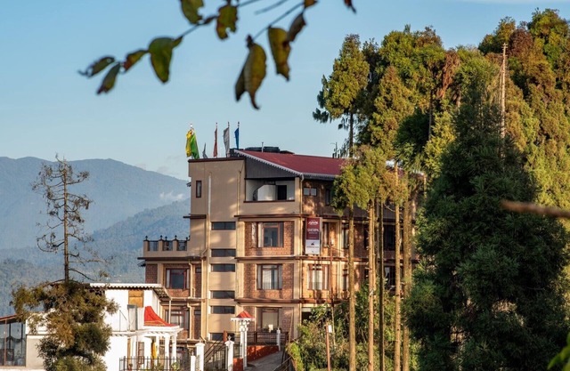 Summit Sherpa Mountain Inn
