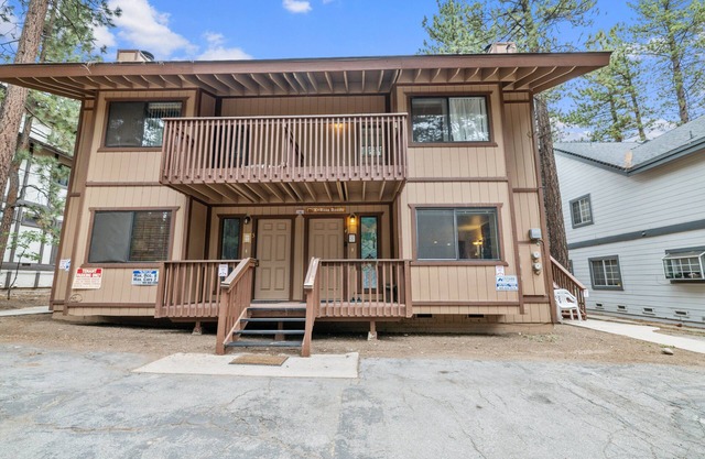 Summit X-ross Roads - Walk to Snow Summit, Fireplace, Deck, Barbecue