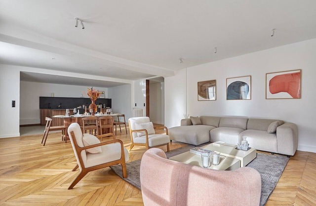 Sumptuous Palais Royal/Bourse flat