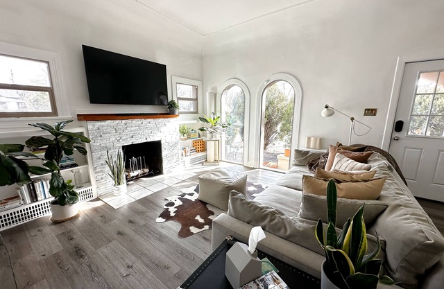 Sun-Drenched Hideaway in Downtown Colorado Springs