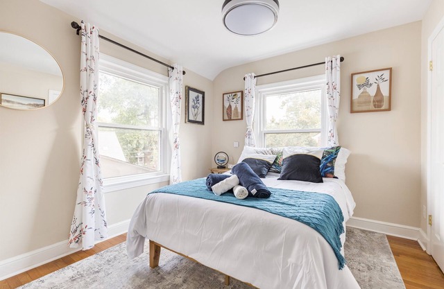 Sun-Filled 9BR House | Private Yard | Family & Pet Friendly | Arlington/DC