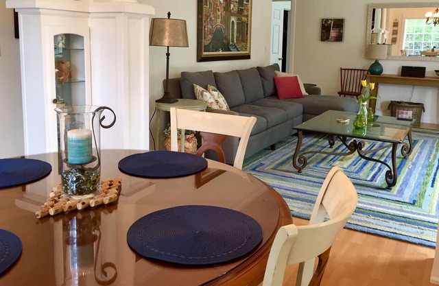 Sun-filled Charmer in Sellwood/West Moreland!